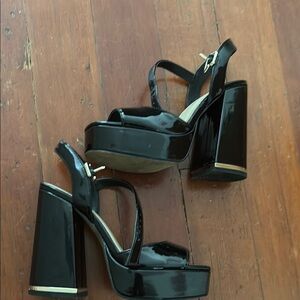 Kenneth Cole Black Platform Sandals with Chunky Heel